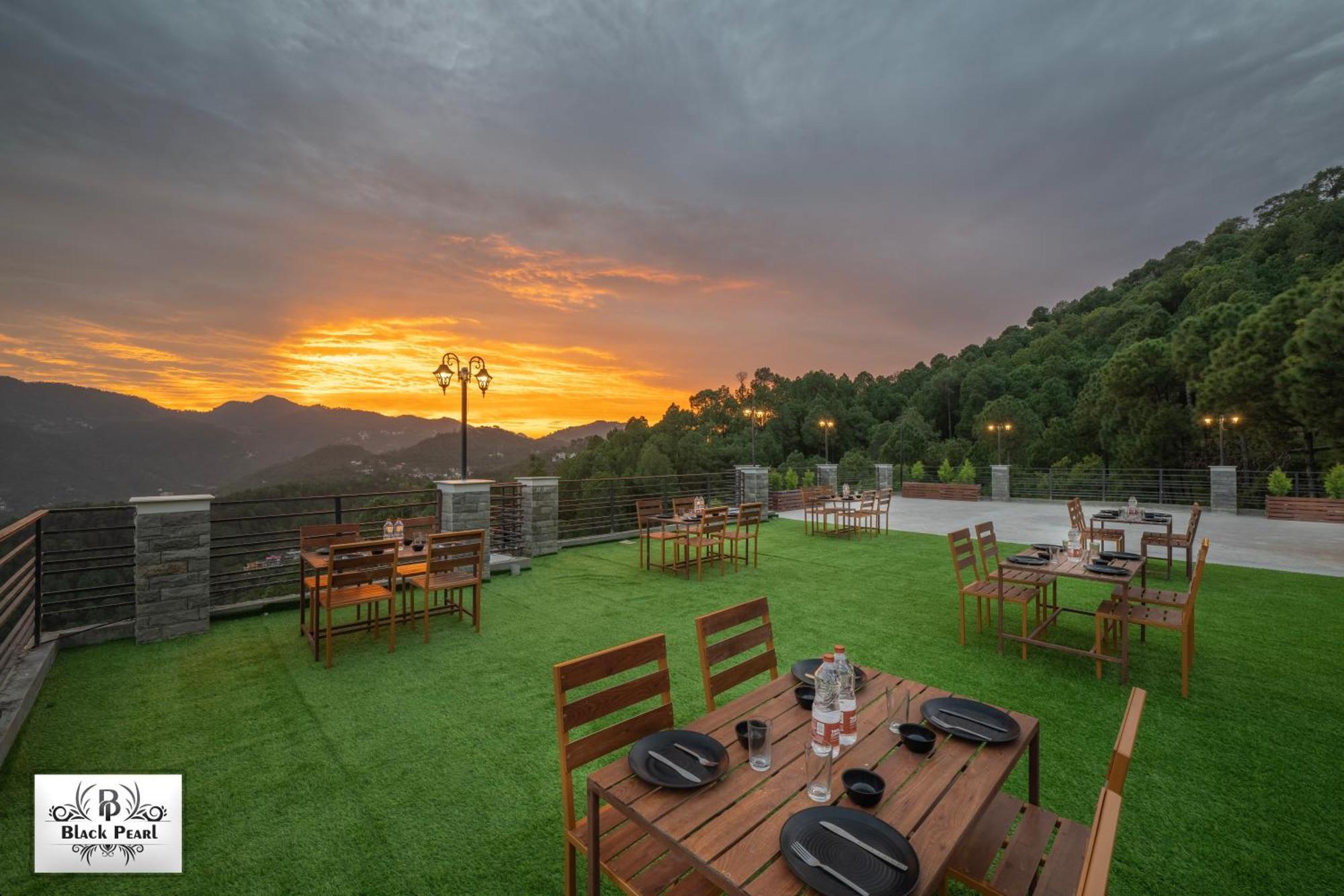 The Blackpearl Hillcrest Kasauli Exterior photo